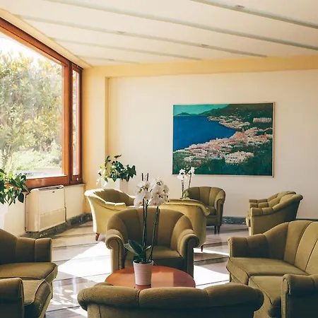 Отель Grand Vesuvio 4*