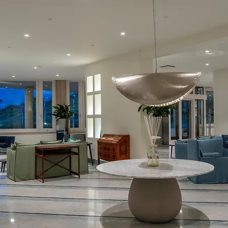 Hotel Grand Vesuvio 4*