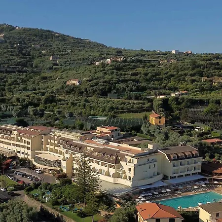 Grand Vesuvio Hotel 4*
