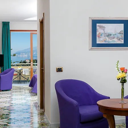 Grand Vesuvio Hotel 4*