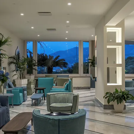 Отель Grand Vesuvio 4*