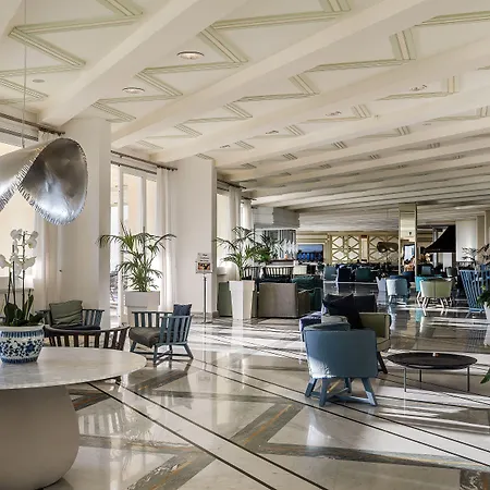 Отель Grand Vesuvio 4*