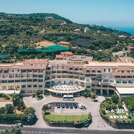 Hotel Grand Vesuvio 4*