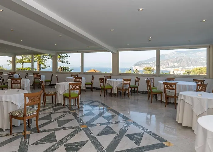 Hotel Grand Vesuvio 4*